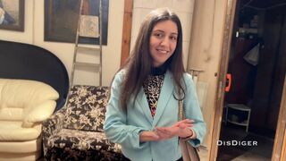 Picked up a modest girl in the theater and divorced for sex in an art gallery